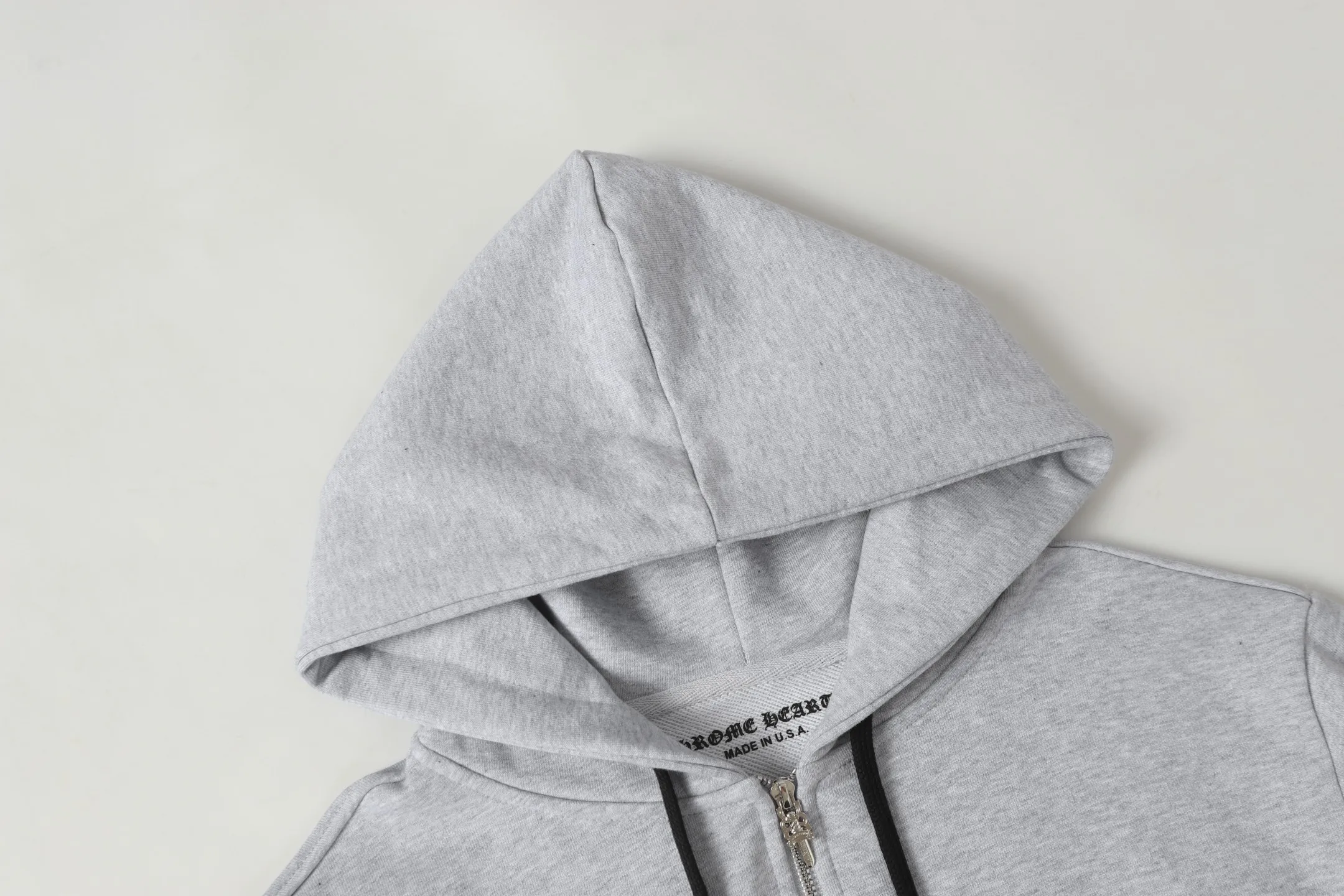 P260 -Chrome Hearts/Chrome Hearts Big Sword🗡️Print zipper sweatshirt cardigan jacket -High weight, high density and high quality. The wool is soft and delicate, soft and silky to the touch. Excellent warmth and skin-friendly properties.